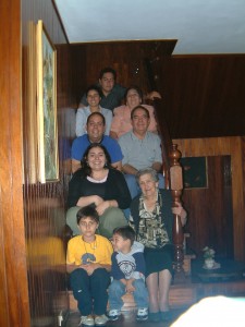 La foto de familia en casa de mis padres celebrando el día de la madre - 2005